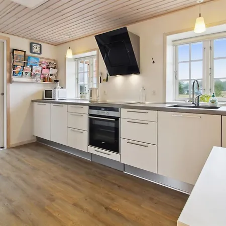 Сasa de vacaciones Uddi - 1-3km From The Sea By Interhome